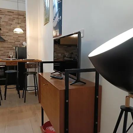 Bed And Gears - Industrial Design Loft Appartement Bari